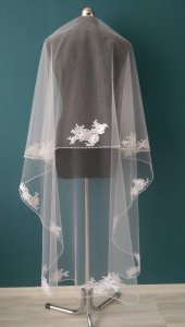 Фата с кружевными элементами