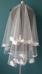 Фата с кружевными элементами
