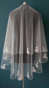 Фата с кружевными элементами